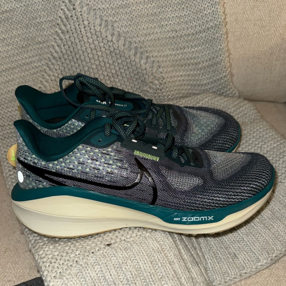 Men’s Nike Vomero 17